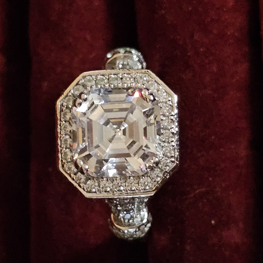 Bella Luce Elegant Silver Ring